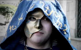 Heimdäl portant le masque Anonymium pendant l'attaque de la faction du Chaos